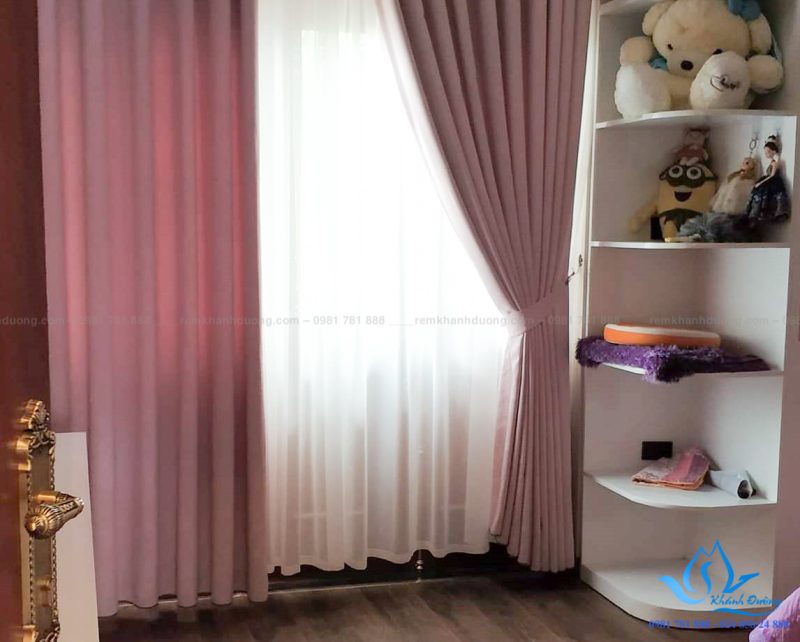 11.1 (1) rèm vải  màu hồngcho phòng bé gái giá 960,000_
