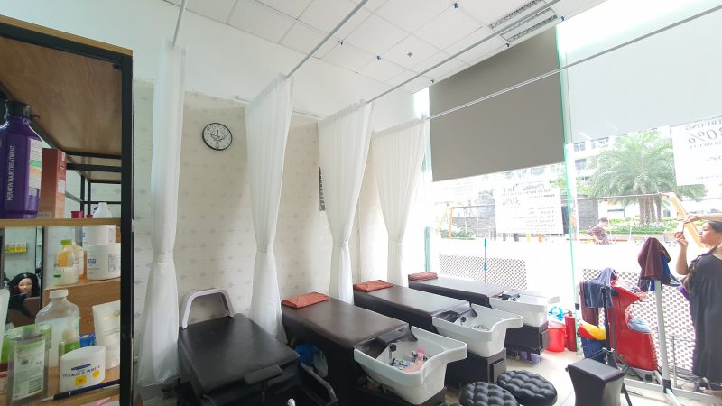 rèm voan trắng ngăn giường cho Salon tóc tại Tòa D inperia Garden 143 Nguyễn Tuân  (3)