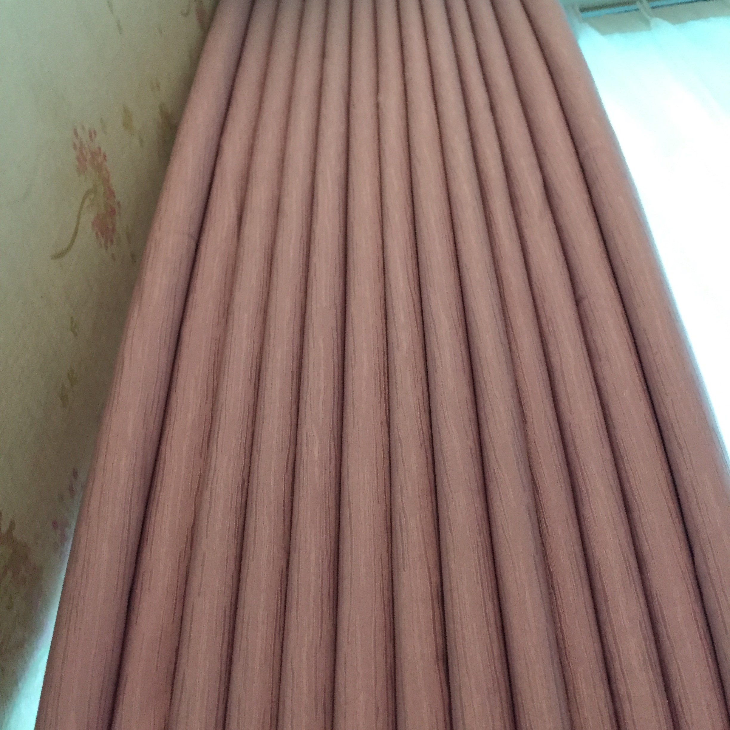 Rèm vải thô HH-642 được làm từ chất liệu vải polyester gấm một màu với những sợi vải khăng khít nhau