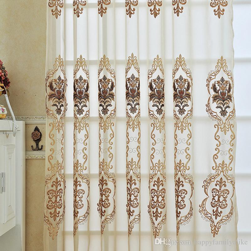 Rèm tân cổ điển phòng ngủ với lớp voan mỏng nhẹ tinh tế