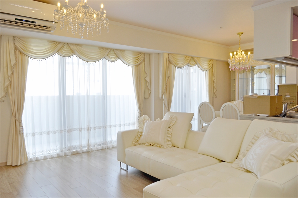 Rèm vải cổ điển họa tiết hoa văn chìm