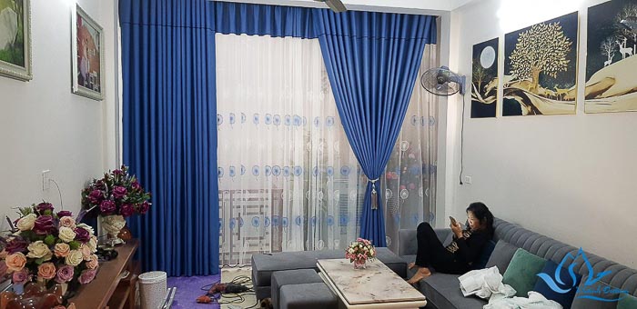 Rèm vải cửa sổ đẹp với phần yếm và voan in hoa