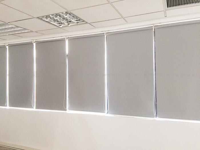 Rèm cuốn chống nắng giá rẻ tại Hà Nội dành cho văn phòng MA 8004