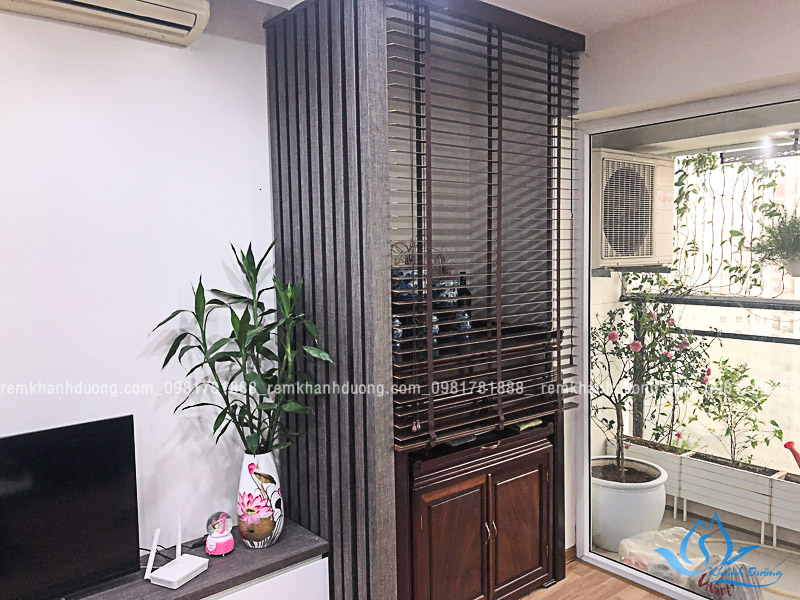 Rèm gỗ đồng màu với bàn thờ đẹp tại The Light Trung Văn Hà Nội