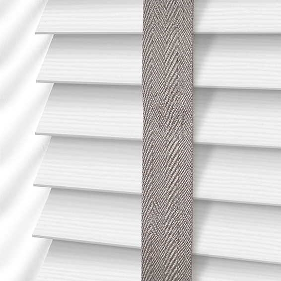 Rèm gỗ cao cấp với đai cố định chắc chắn