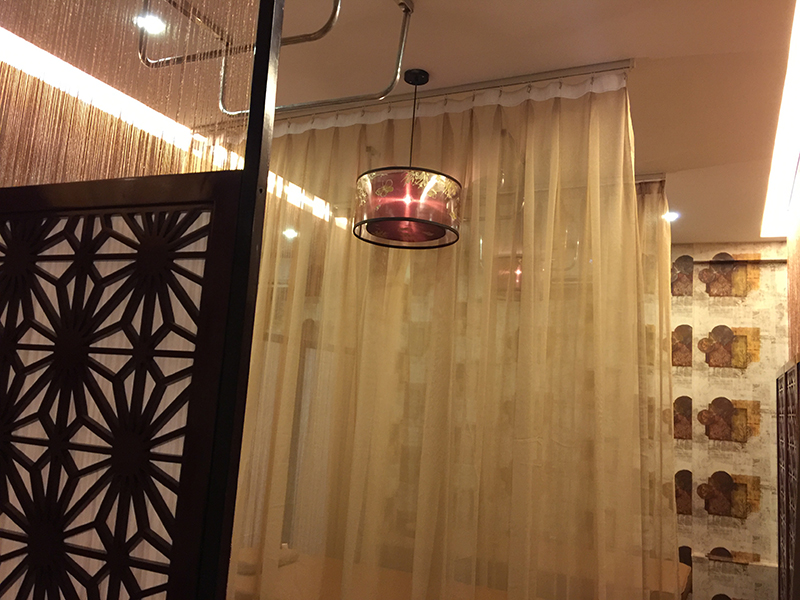 Rèm spa màu vàng quý phái