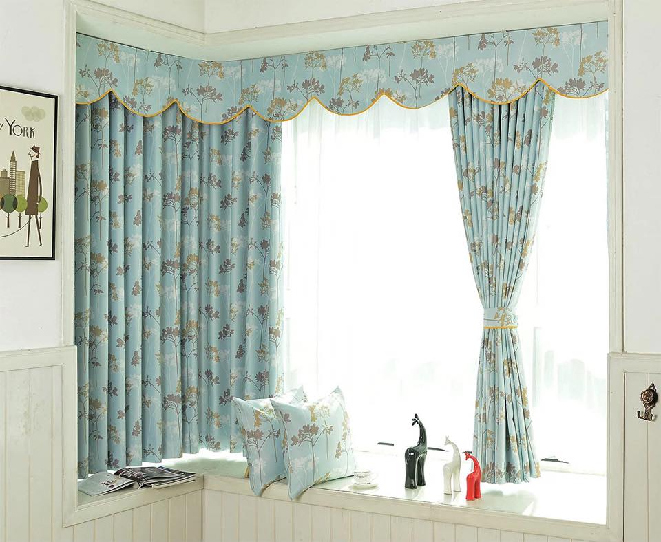 Mẫu rèm cửa sổ vải Bỉ RB – 23 màu xanh họa tiết cực kỳ mềm mại, phẳng nhẵn dù đã được chị Thủy ở Hà Đông – Hà Nội sử dụng 5 năm
