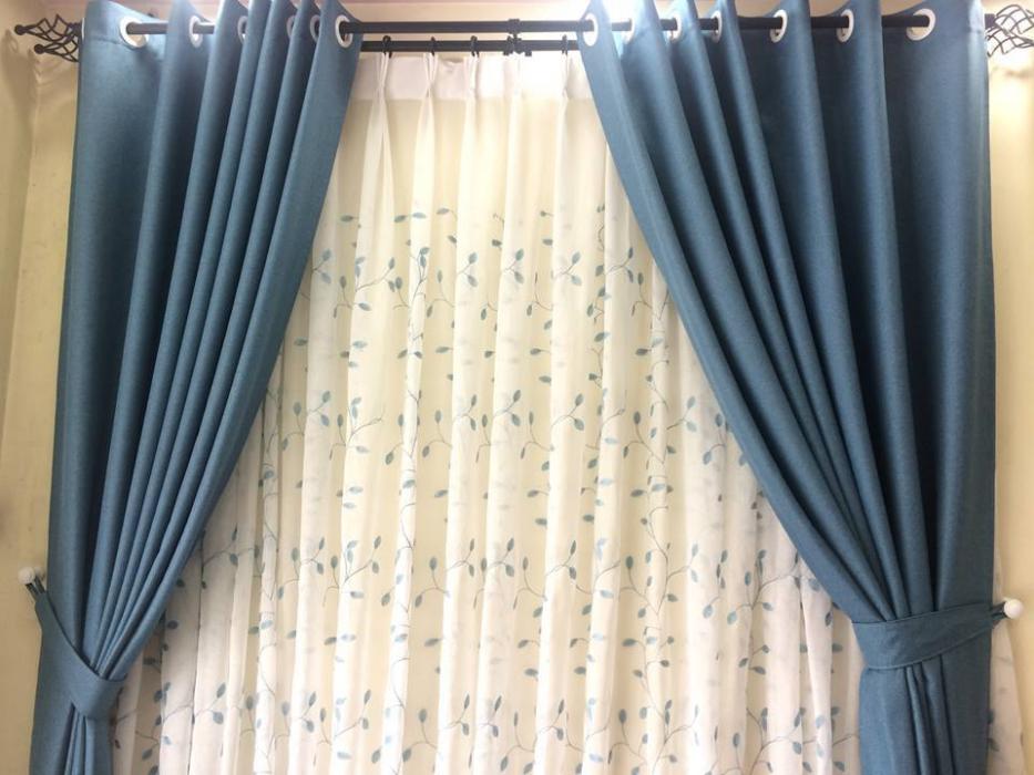 Mẫu rèm vải nhập khẩu từ Bỉ RB – 20 siêu đẹp màu xanh dương kết hợp với lớp vải voan có kích thước rất vừa vặn