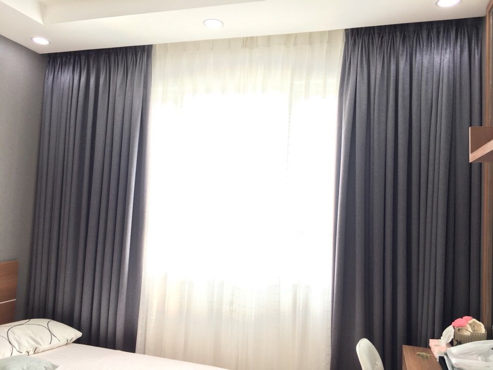 Rèm vải Bỉ RB – 28 hiện đại may theo kiểu xếp ly kết hợp cùng lớp vải voan tạo sự sang trọng, nhẹ nhàng
