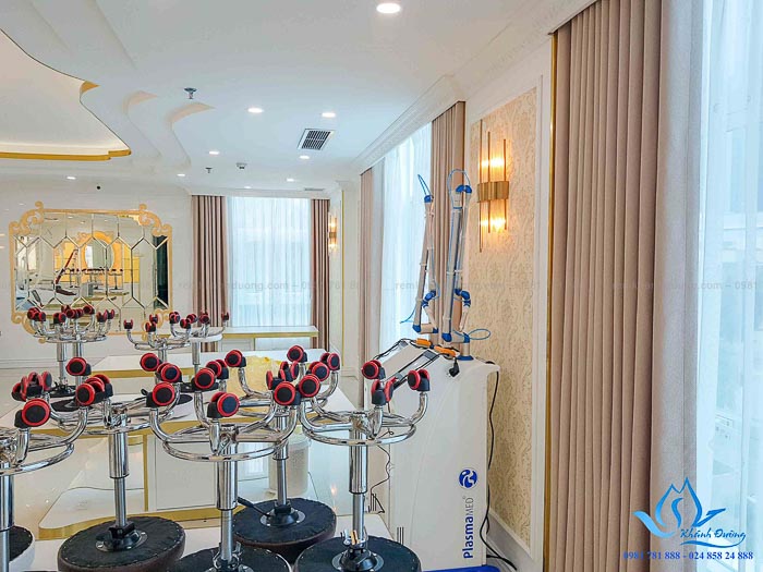 Rèm vải chống nắng 1 màu tại thẩm mĩ viện Xuân Hương, Hà Nội HL51