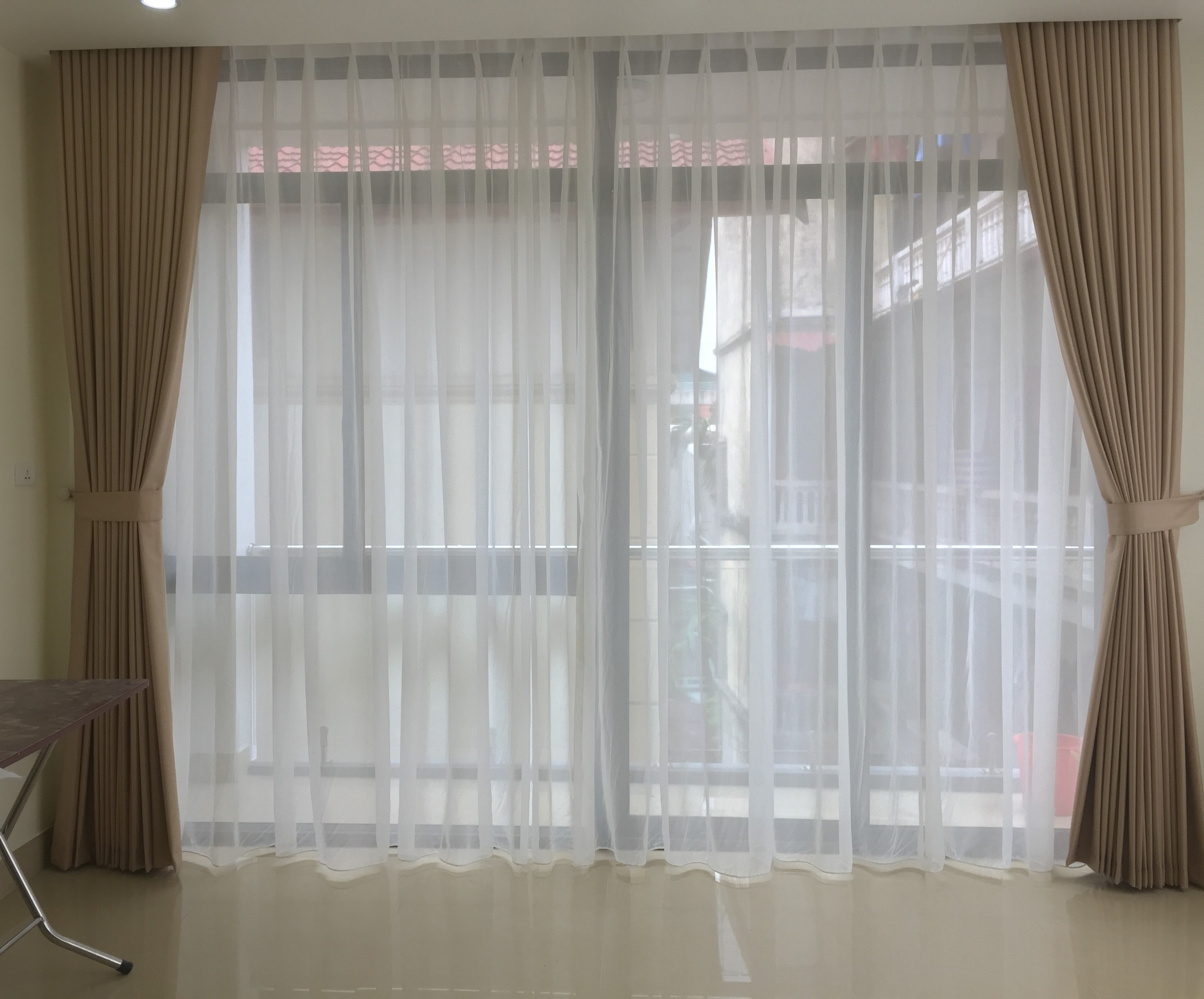 Rèm cửa Hh-636 sẽ bền đẹp, không bị bạc màu sau thời gian dài sử dụng hoặc sau khi vệ sinh rèm