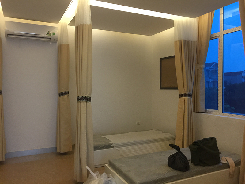 Rèm vải spa màu vàng ấn tượng