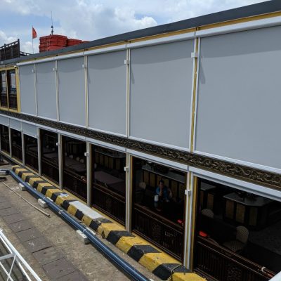 Thi công rèm cuốn zipscreen ngoài trời nhập khẩu cho Nhà Hàng trên tàu Biển