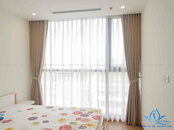 THI CÔNG RÈM VẢI VÀ RÈM NHỰA PVC NHÀ CHỊ LY CHUNG CƯ VINCOM PHẠM HÙNG