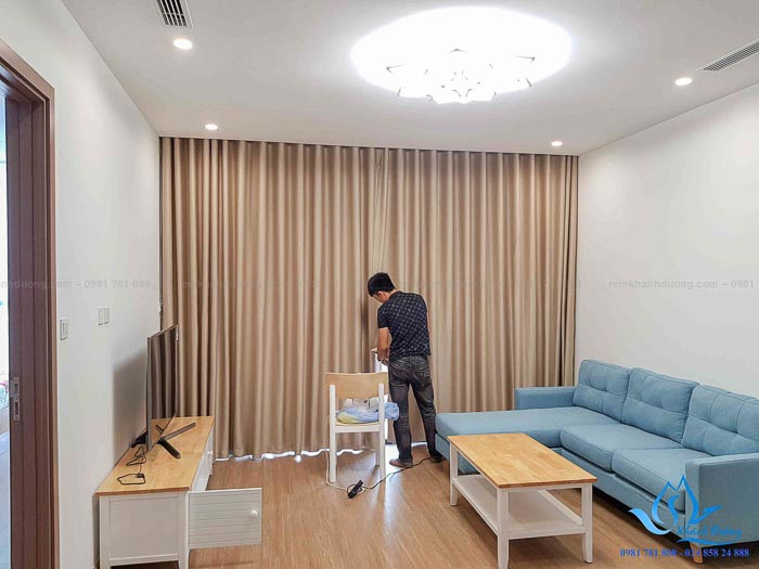 THI CÔNG RÈM VẢI VÀ RÈM NHỰA PVC NHÀ CHỊ LY CHUNG CƯ VINCOM PHẠM HÙNG
